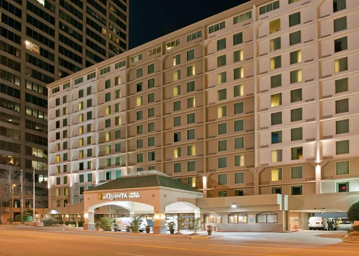 La Quinta Inn & Suites By Wyndham Downtown Conference Center